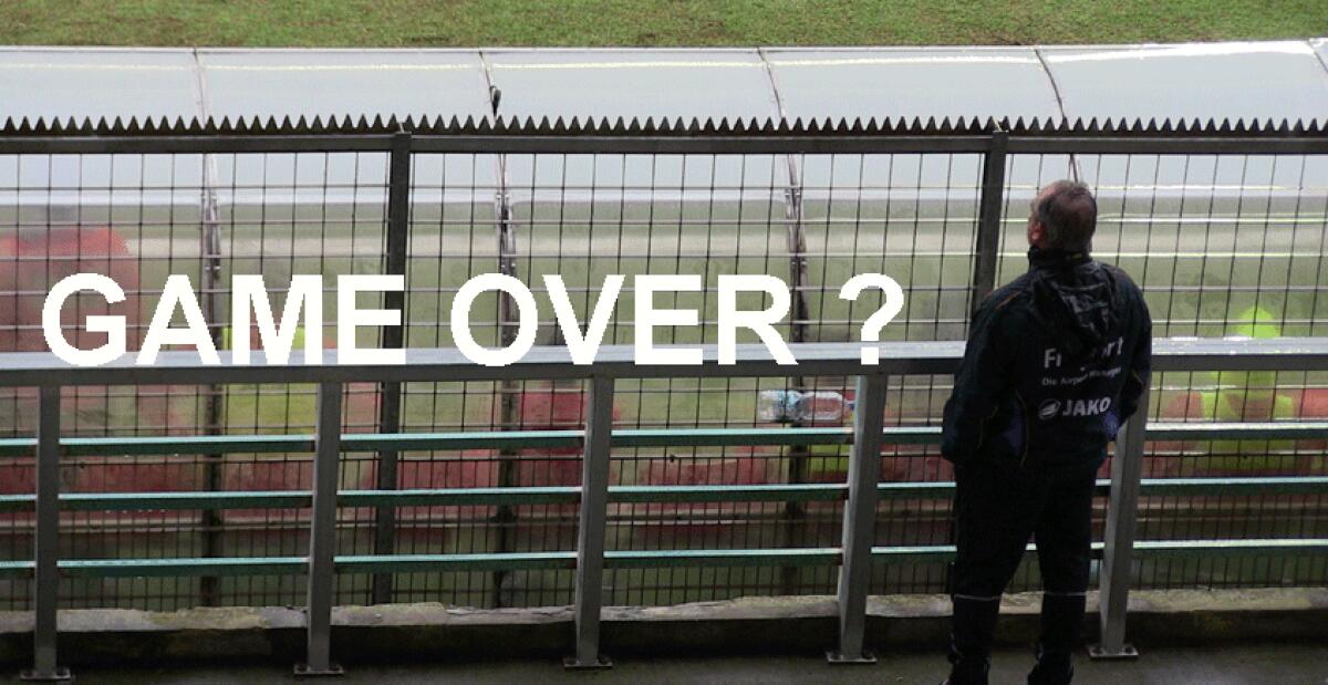 Terranova suicida in casa nel finale e Paradiso annuncia: ritiro la squadra - 