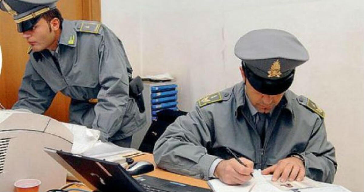 Un vasto giro di presunte false fatture, undici davanti al gup: c'è anche un commercialista -
