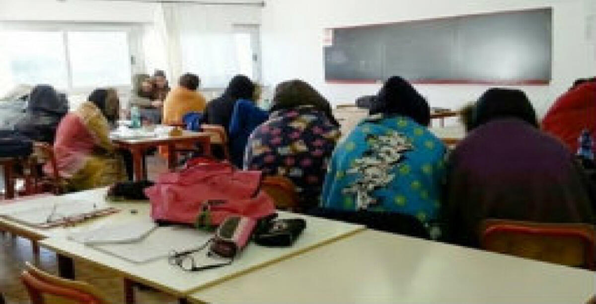 Fa freddo in classe? I dirigenti scolastici autorizzano i bambini a portarsi i plaid - 