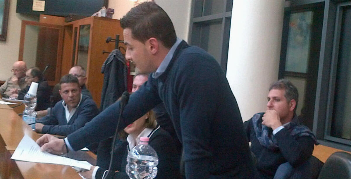 Il regolamento sulle strisce blu deve attendere, niente da fare in aula: la commissione affari generali abbandona i lavori - 