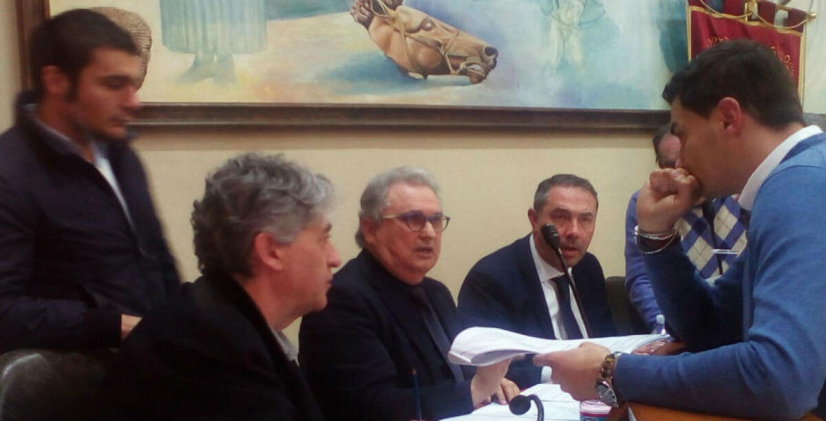 Passa il rendiconto 2015, per la giunta è "un atto storico": i consiglieri, "l'ennesimo errore corretto in aula" - 