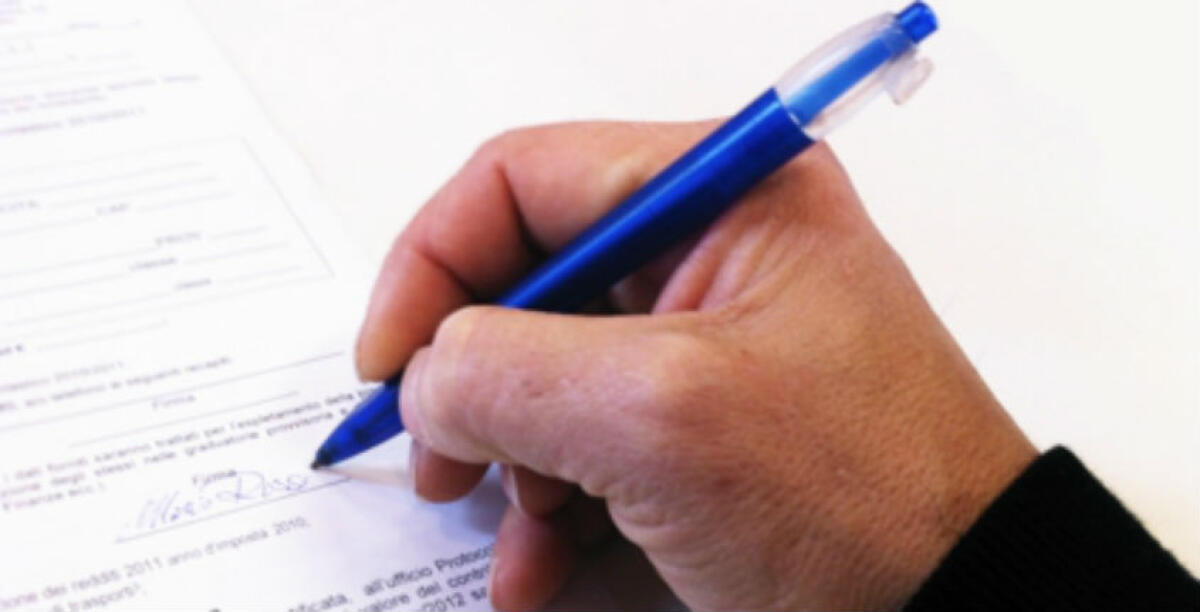 Quietanze false per gli assegni scoperti, le firme in municipio: a giudizio anche un dipendente comunale - 