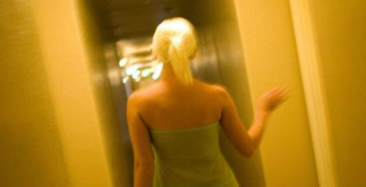 Affittava immobili a donne e trans brasiliani che si prostituivano, è definitiva la condanna ad un agente della penitenziaria gelese - 