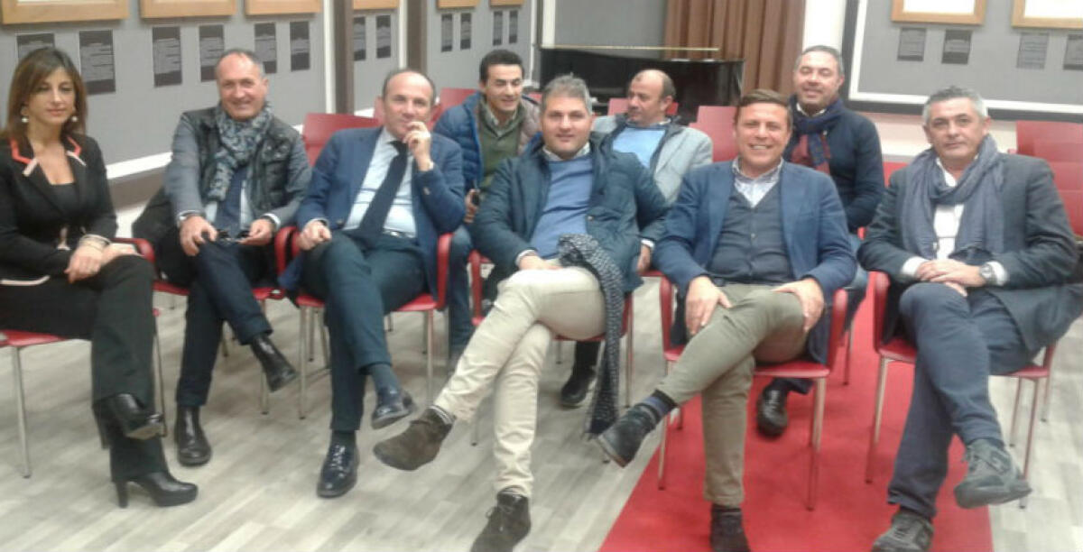 Il centrosinistra si compatta contro Scerra, "non è attaccato alle poltrone? Rinunci alla presidenza della commissione bilancio" - 