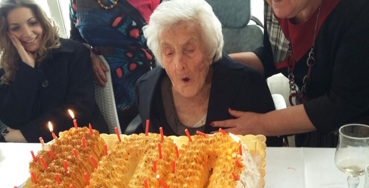 Nonna Nunzia compie 100 anni, è stata una delle prime donne operaie - 
