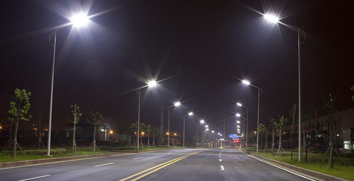 Rivoluzione per gli edifici pubblici, il Comune aderisce al progetto Led per tagliare il 50 % dei consumi - 