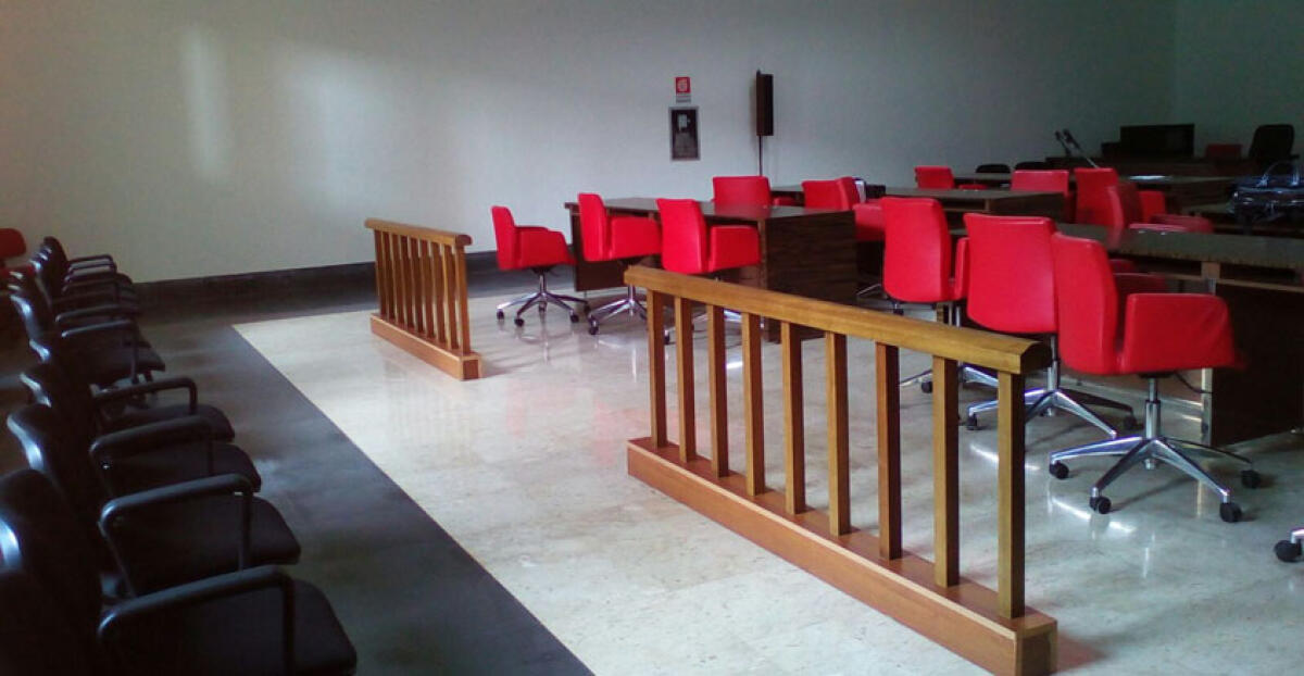 Tensione in tribunale, un avvocato minacciato in aula da un testimone: "E' arrivato a pochi centimetri da me" - 