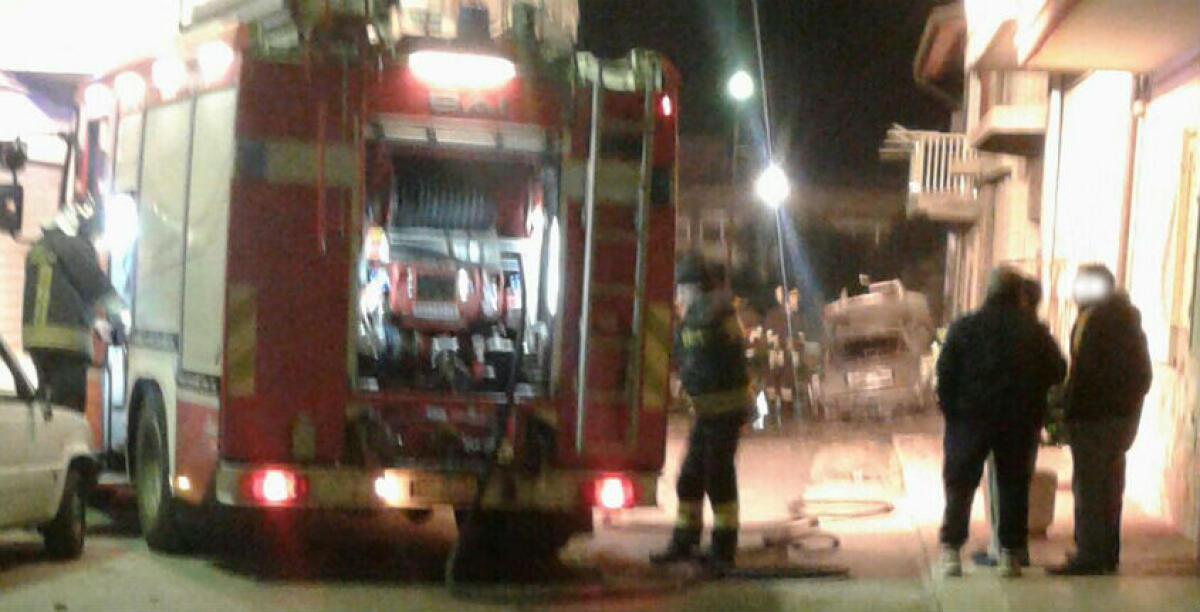 Fuoco in via Legnano, un'auto è stata distrutta dalle fiamme - Immagini di repertorio