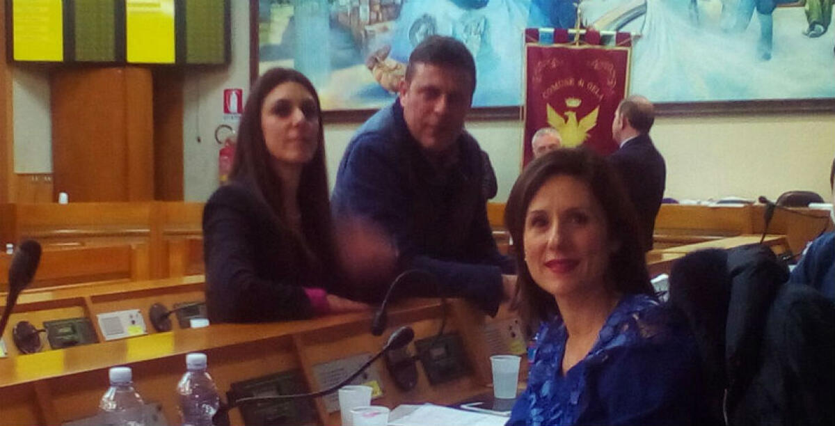 Niente regolamento sulle strisce blu, manca il dirigente: il centrodestra si compatta e sfida l'alleanza di centrosinistra - 