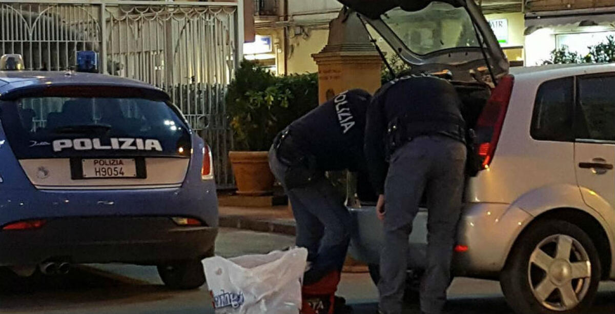 Un coltello e una carabina nell'auto, i controlli dei poliziotti: a processo un giovane - 