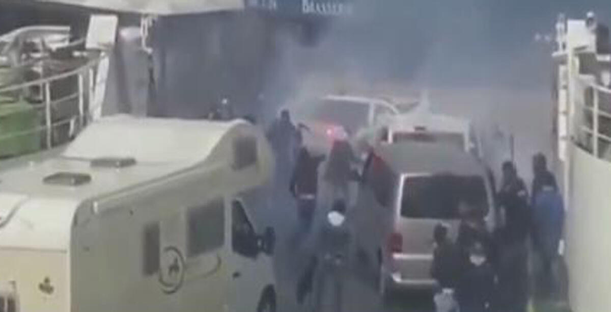 A Gela per seguire la trasferta della Cavese, scontri tra i tifosi campani e quelli del Catania: ferita una quattordicenne - 