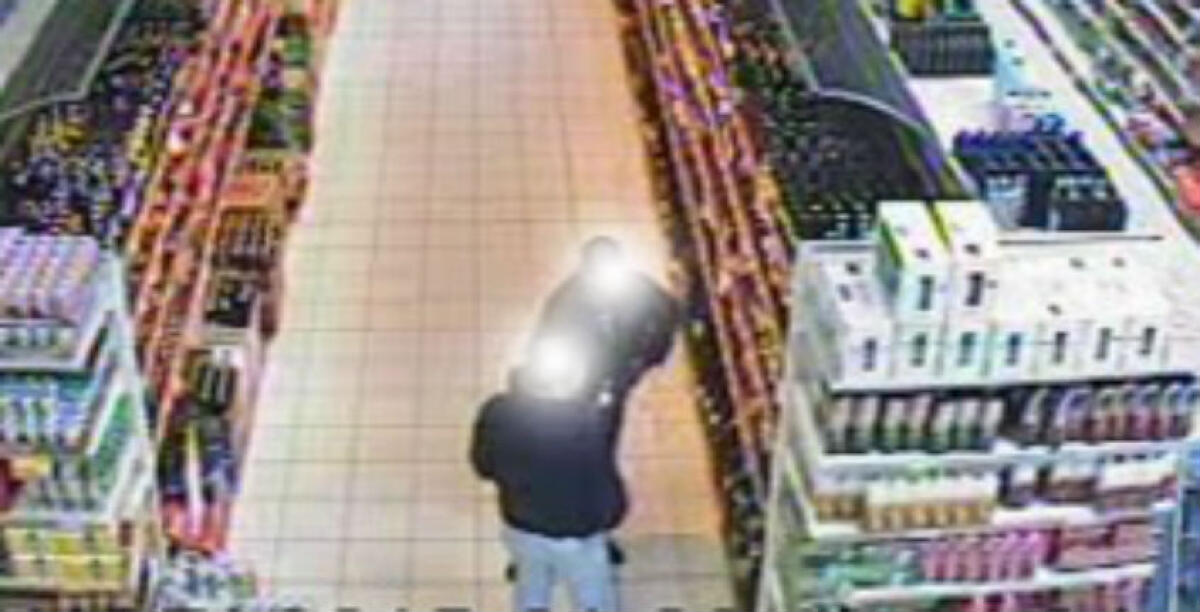 I furti in un supermercato di Caposoprano, in bilico la pista dell'indigente: a rubare era un medico in pensione - 