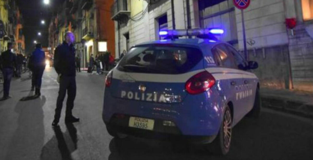 Notte "blindata" in centro storico, carabinieri e polizia per ore nella movida della zona -