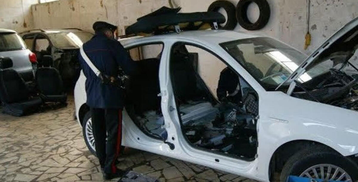 Arrestata famiglia gelese, taroccavano suv rubati da ucraini in Lombardia - 