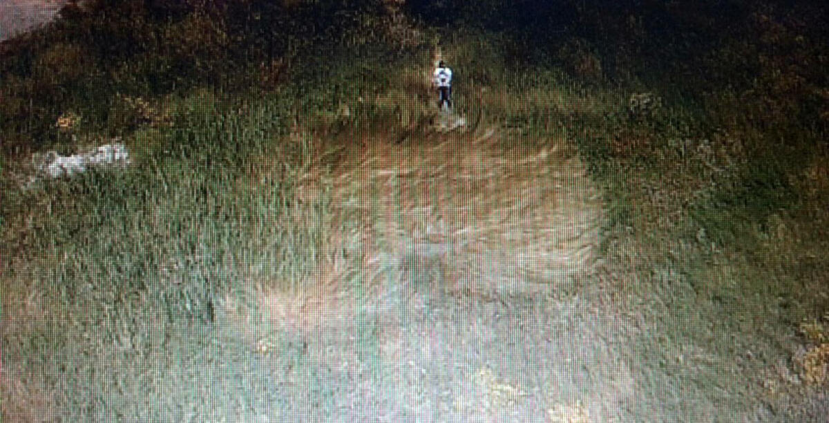 Strani segni su un campo a Settefarine, c'è chi grida agli Ufo - 