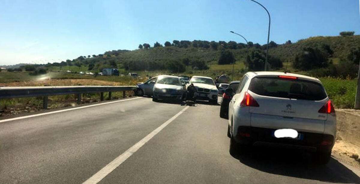 Ancora un incidente stradale sulla Gela-Manfria, coinvolte almeno due auto - 