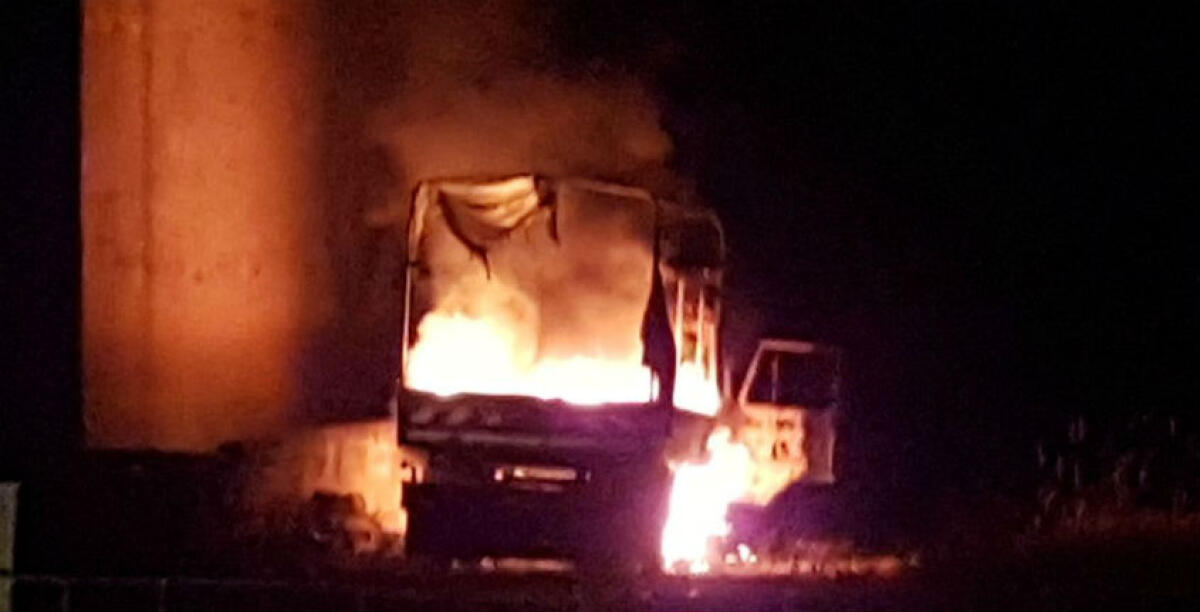 Fiamme ad un camion, il rogo nelle campagne tra Mignechi e Spinasanta - 
