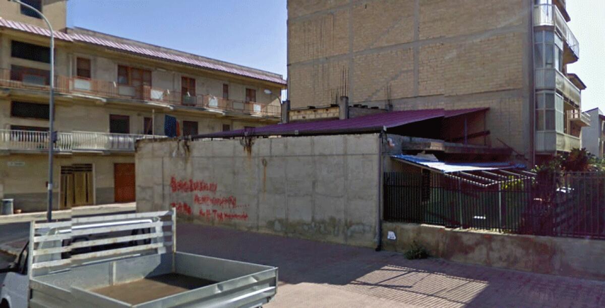 Rogo in via Sant'Anna, fiamme ad un camper. Terzo incendio in 24 ore - 