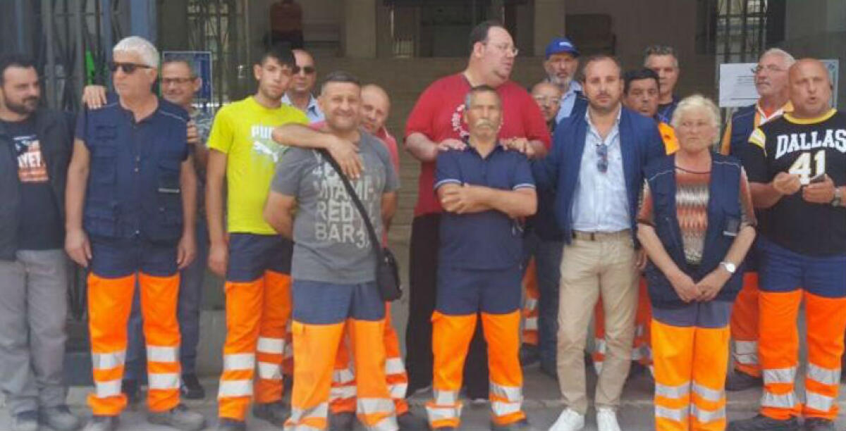 Gli operai della Tekra minacciano lo sciopero a giugno, il Comune controlli la società campana - 