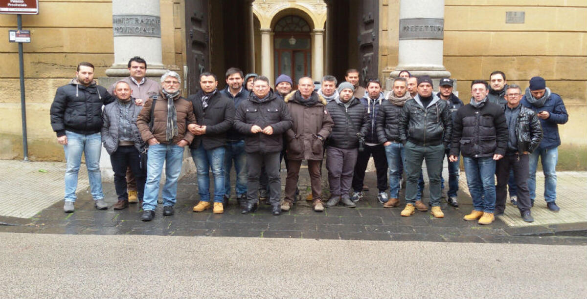 I licenziamenti degli operai Smim, venti lavoratori chiedono di essere reintegrati - 