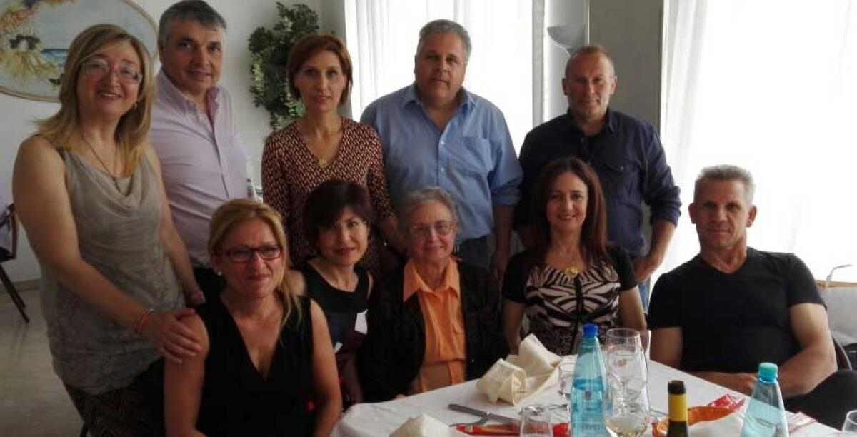 Maestra delle elementari incontra i suoi alunni dopo 41 anni, "E' stato uno dei giorni più belli" - 