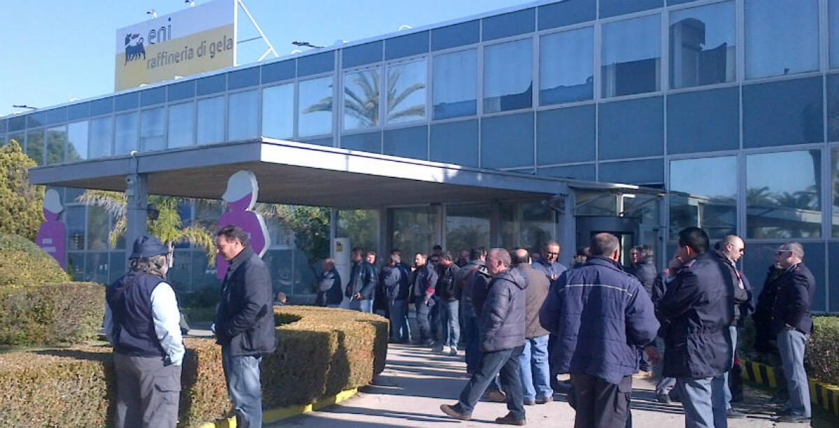 La "lotta" per il lavoro, ancora tensione nel vertice sindacati-Sudelettra: negli appalti Enimed l'ombra di assunzioni esterne - 