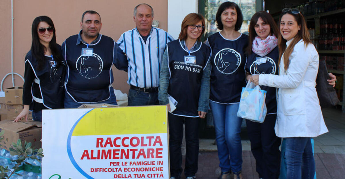 "Non sono difficoltà di un periodo, è vera povertà", decine di famiglie assistite dai volontari della Chiesa sulla Roccia - 