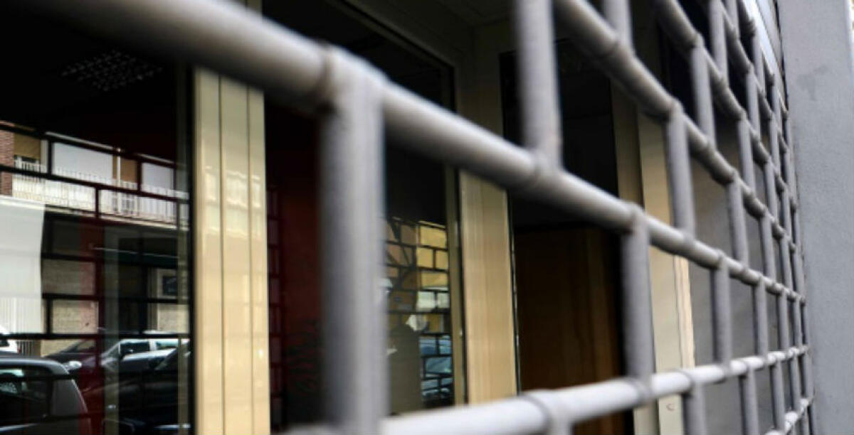 La saracinesca abbassata e i soldi dei clienti in fumo, parte un primo sequestro: i titolari sembravano spariti - 