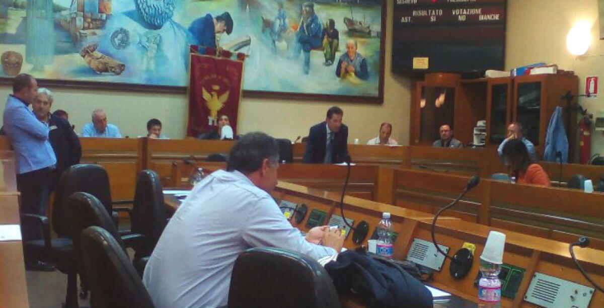 La "tombola" degli incarichi, dalla segretaria del sindaco al consigliere che va alla Regione: ecco come si sono mangiati la fiducia della città - 