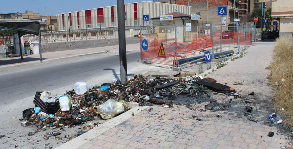 Porta a porta, cambia l'orario di deposito dei rifiuti dalle 22 alle 5 del mattino - 