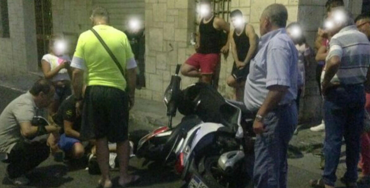 Scontro tra scooter, un giovane ferito: a terra per quasi un'ora prima dell'arrivo dell'ambulanza - 