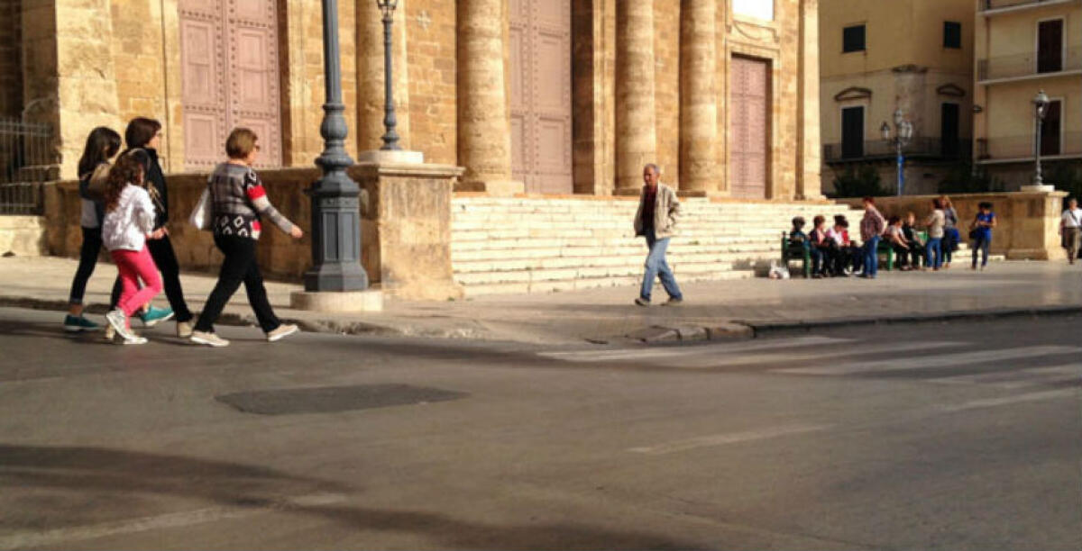 Aggressione nel cuore del centro storico, 26enne preso a calci e pugni - 