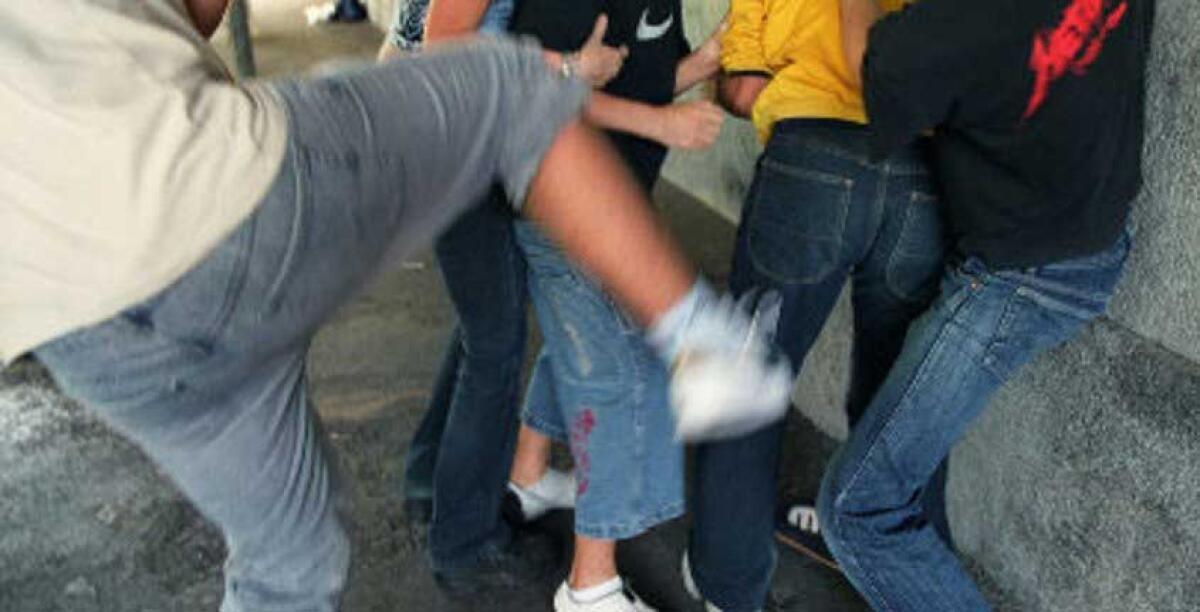 Violenza urbana, in tre episodi ferite dieci persone e tre donne - 