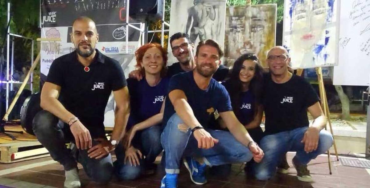 L'unplugged di Salemi conquista Macchitella, accompagnato dalle tele di Antronaco - 