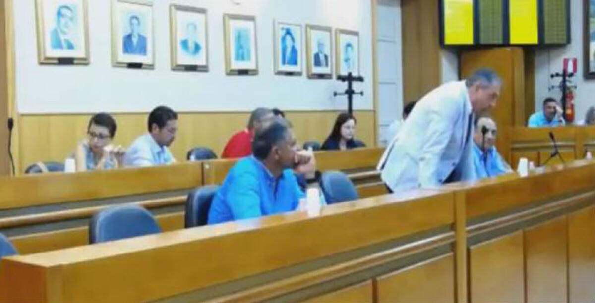 La giunta sbatte la testa sugli immobili abusivi...Messinese strizza l'occhio ai consiglieri e ritira l'atto - 