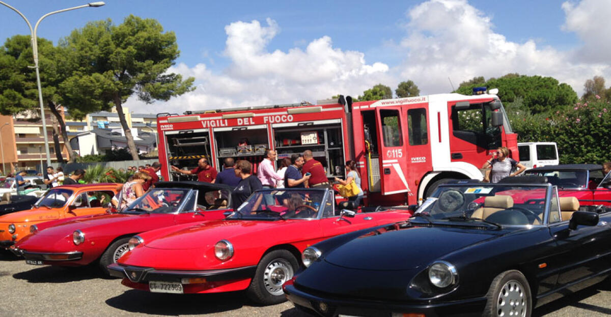 Il "Memorial Lauretta" fa tappa in piazza Umberto con le auto d'epoca del "Veteran" - 
