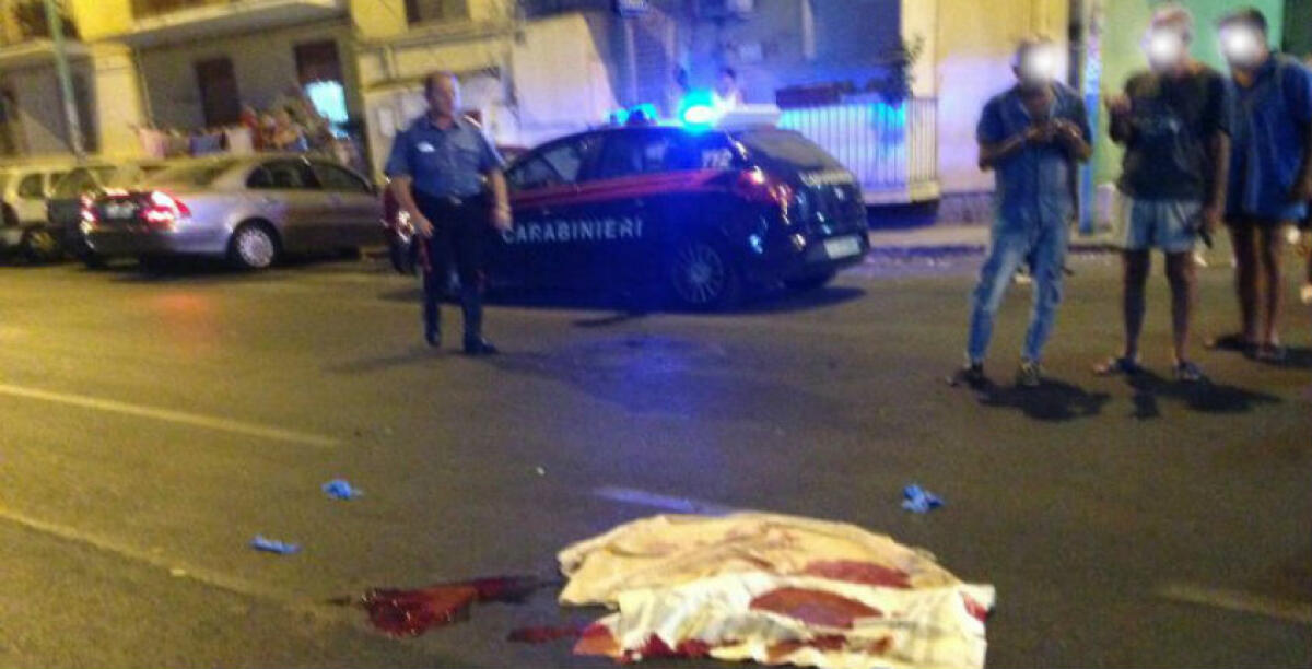 Una donna falciata da un'auto pirata in via Venezia, è in condizioni gravissime: ferita anche una bambna - 