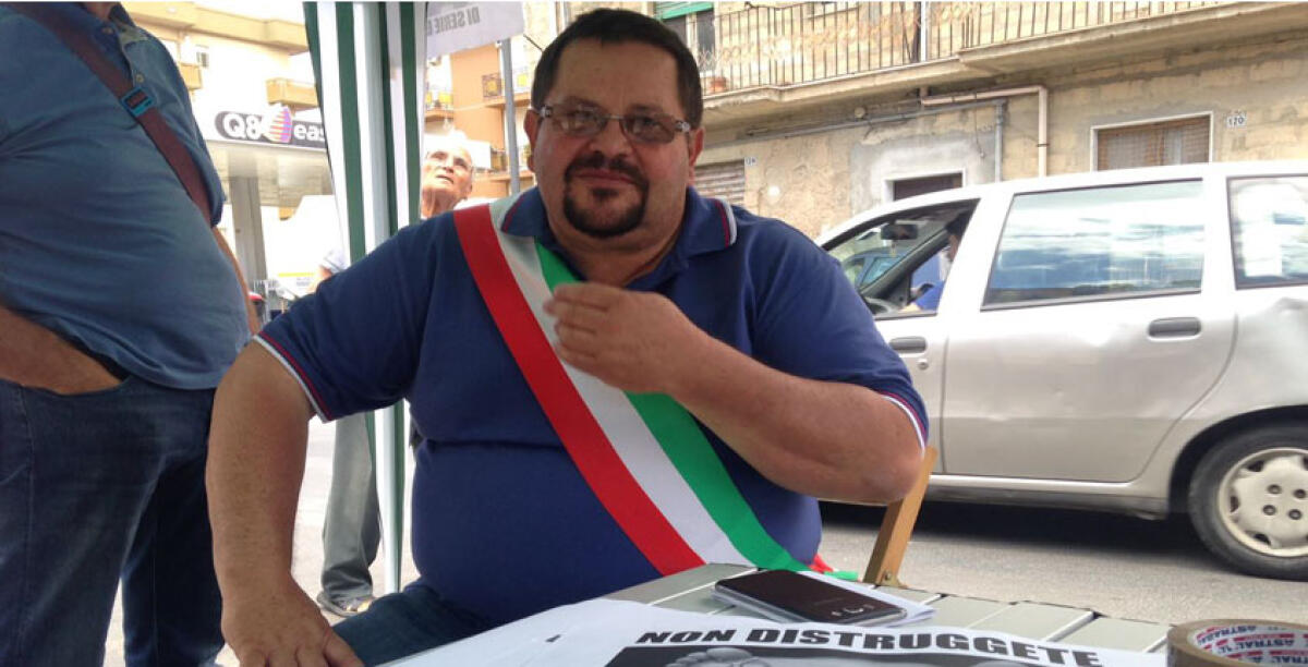 Il sindaco vuole portare l'Asp in tribunale ma c'è un intoppo, l'incarico ad un avvocato che ha chiesto un maxi risarcimento al Comune - 