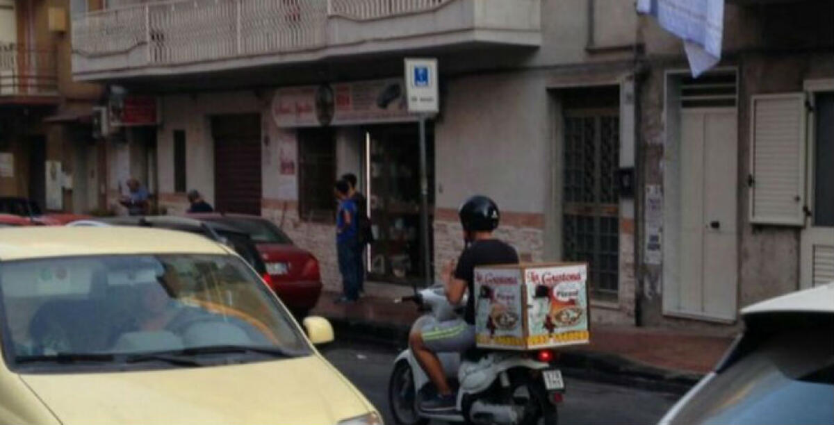 Terrore in via Crispi, spari contro un giovanissimo: fermato un ventenne - 