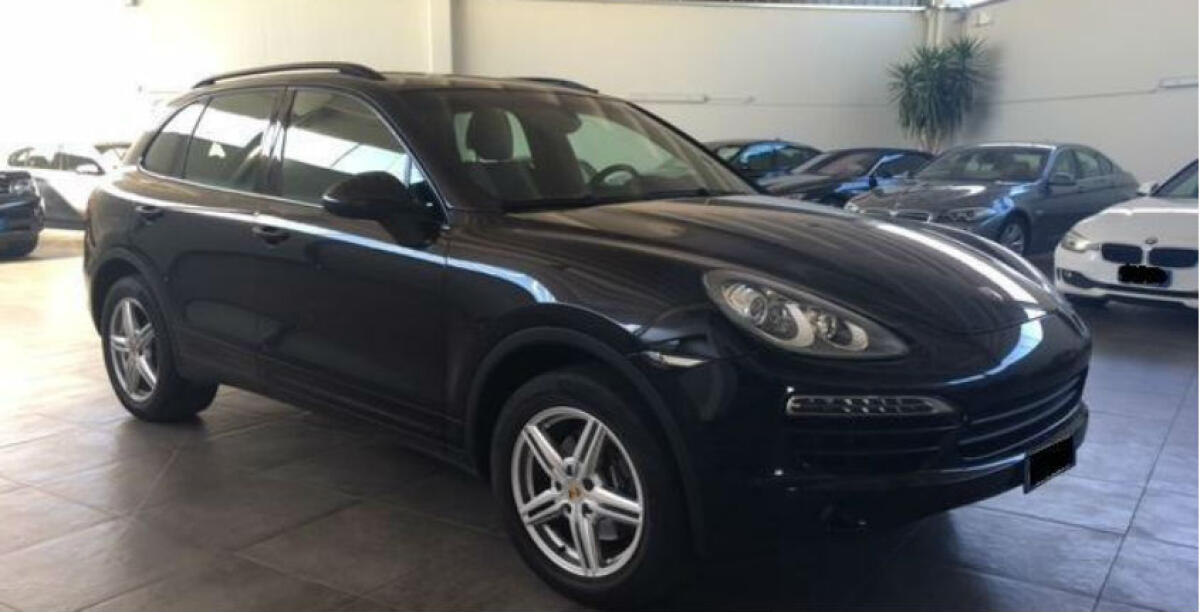 Trentacinquemila euro finiti nel nulla e niente Porsche: a Varese si indaga ancora sulla presunta truffa ad un cliente gelese - 