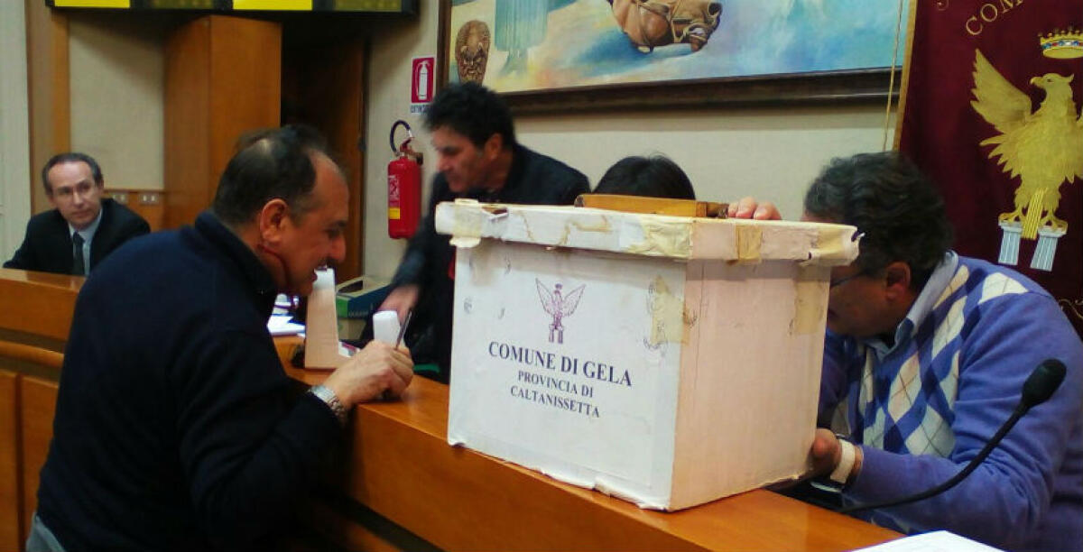 Quelli della sfiducia hanno firmato l'intesa, "la mozione unica entro lunedì sul tavolo del presidente Ascia" - 