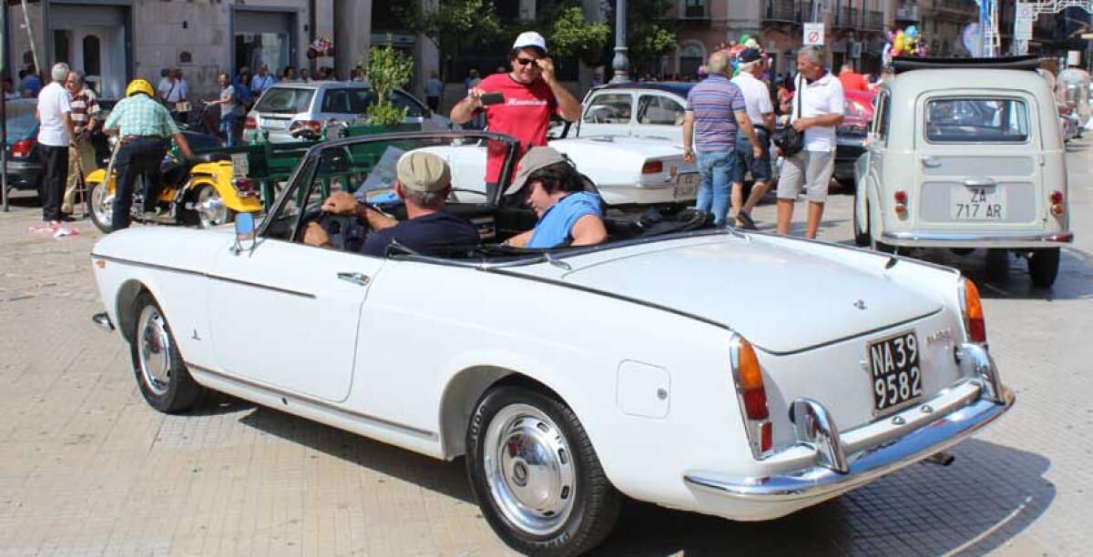 Trofeo dell'Alemanna, auto d'epoca in piazza e prova di regolarità a Macchitella - 