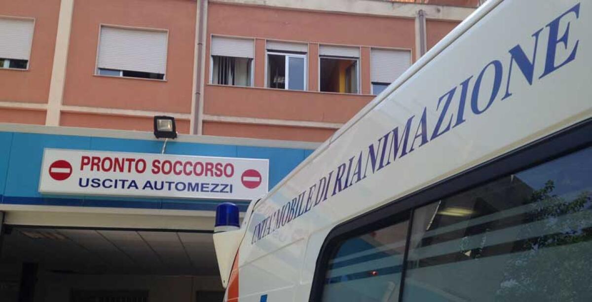 Ambulanza finisce fuori strada, donna gravida illesa ma l'Asp taglia il servizio notturno - 