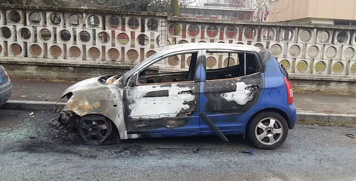 Incendio nella notte in via Butera, fiamme ad una Kia Picanto di disoccupato - 