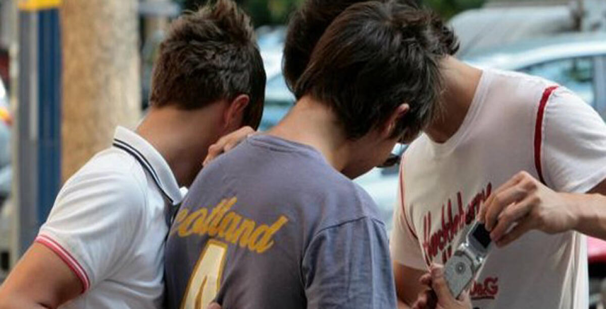 Picchiato tra i viali della villa comunale, i bulli in azione: un tredicenne in ospedale - 