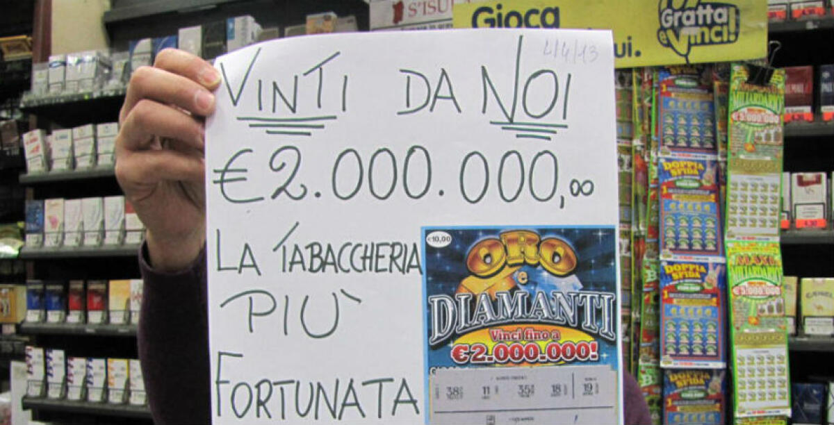 Due milioni di euro con un unico biglietto, il gratta e vinci fortunato in una tabacchiera del centro storico - 
