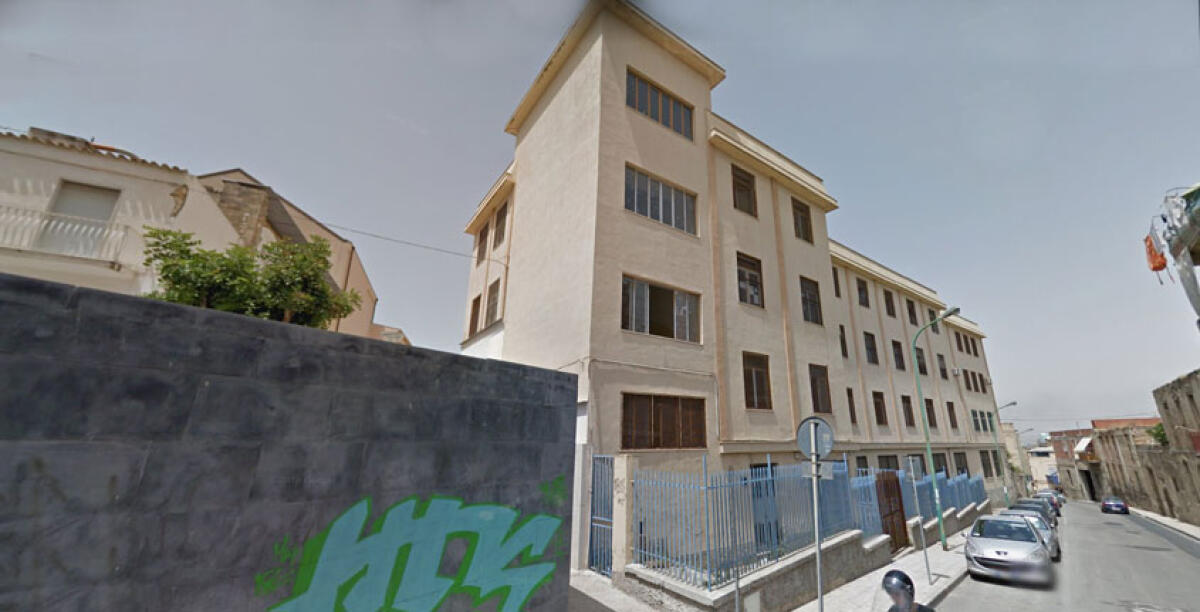 C'erano migranti e i genitori ottengono la disinfestazione, la preside: non è razzismo - 