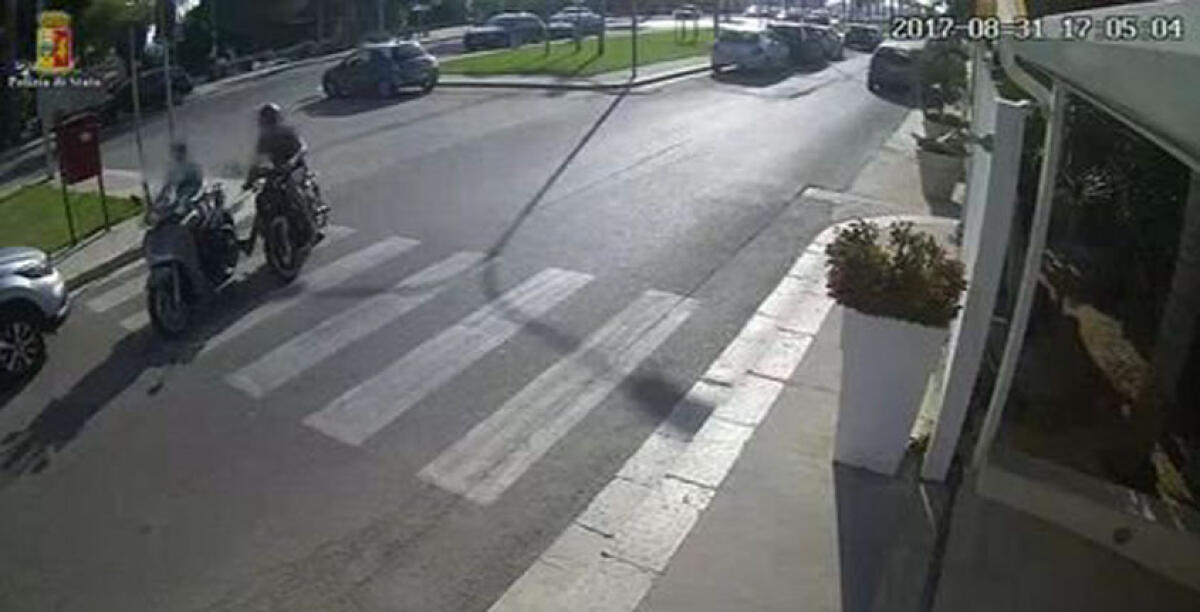 Ladro di scooter in trasferta a Marina di Ragusa, quindicenne incastrato da un video - 