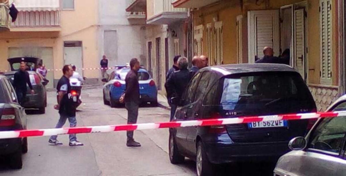 L'omicidio di via Livorno, verifiche del medico legale sul corpo di Nunzia Minardi - 