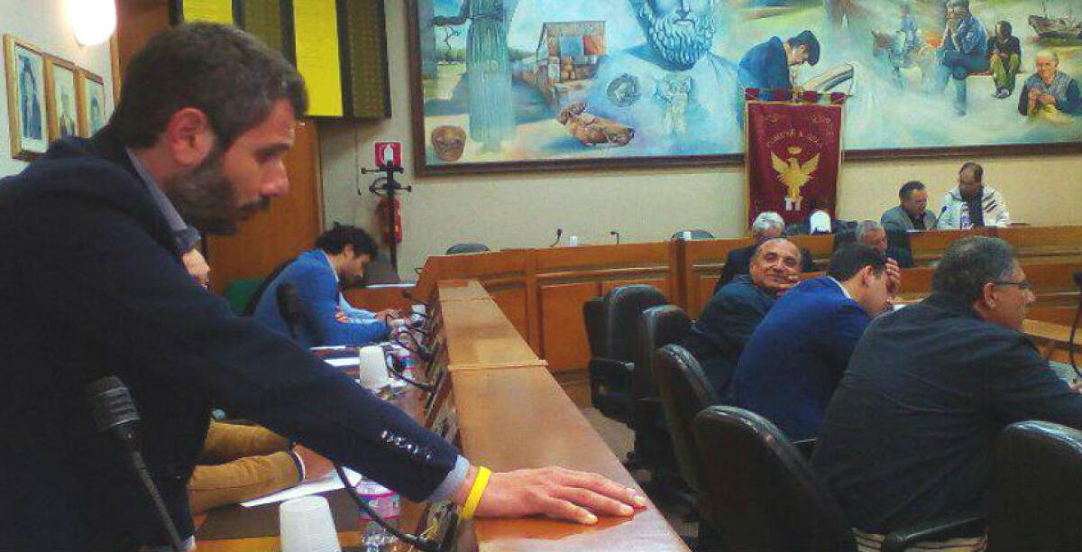 La commedia della sfiducia in scena a Palazzo di Città...stop alla capigruppo "accelerata": richiesta protocollata ma manca una firma - 